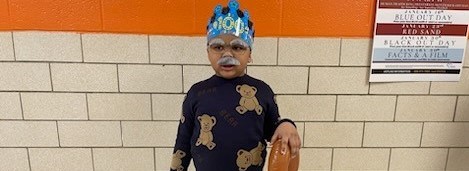A kid dressed as 100 for 100 Days of School